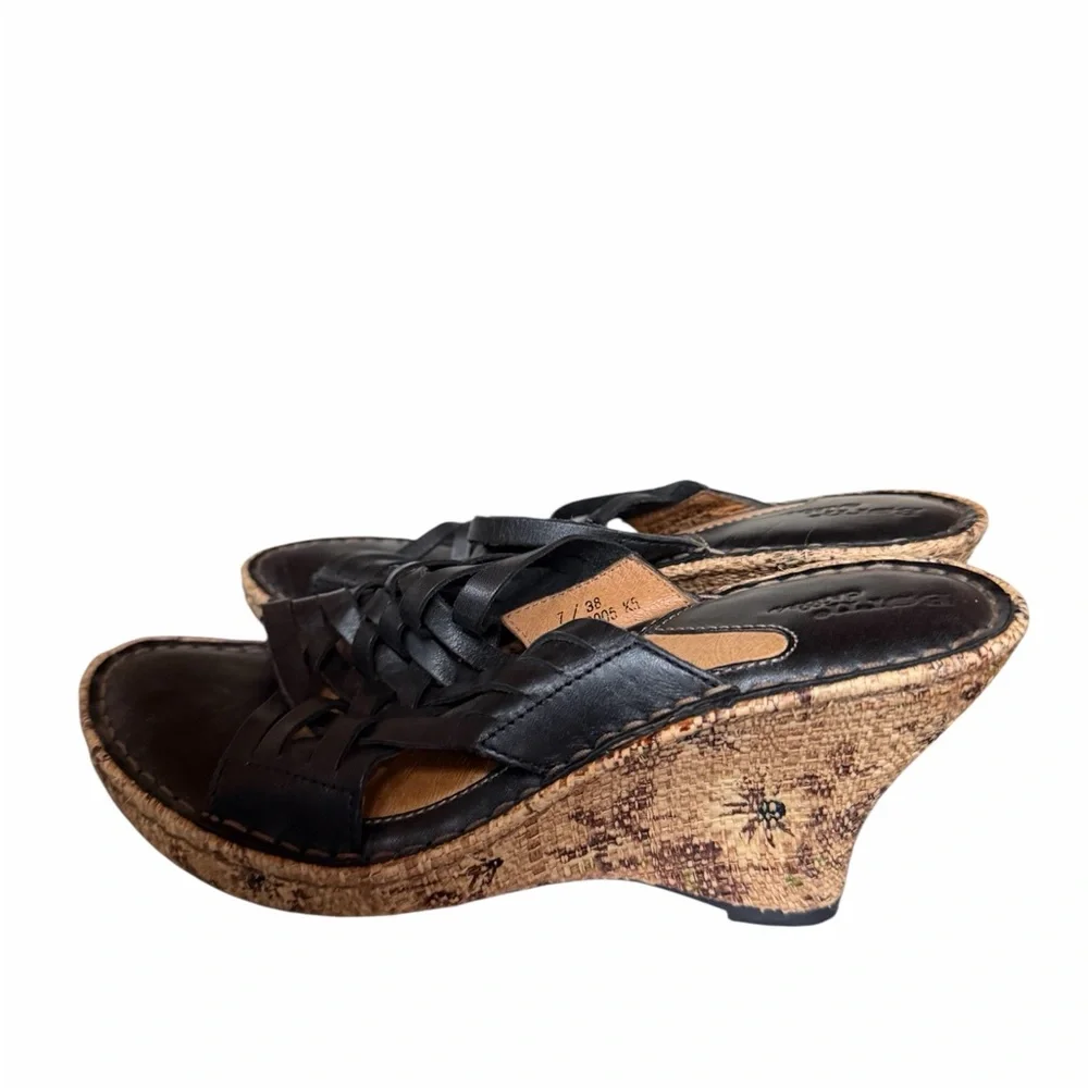 Y2K NWOT Born Drilles Black Strappy‎ Leather 3.5” Wedge Sandals